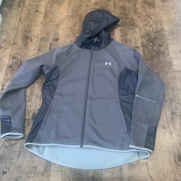 Under  Armour size L jacket - Picture 2 of 3